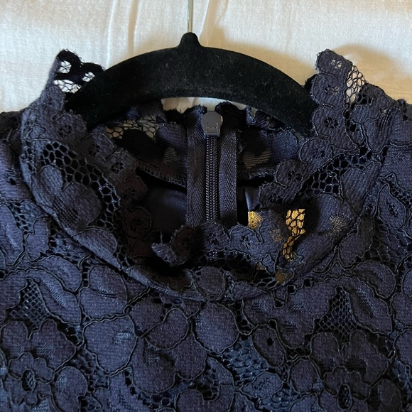 Navy Lace open back dress sz 10 although fits like a sz 6 - Picture 4 of 6